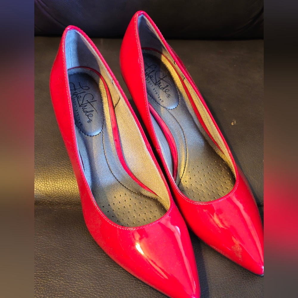 Red pumps Life Stride.